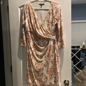 Pretty dress for many occasions.